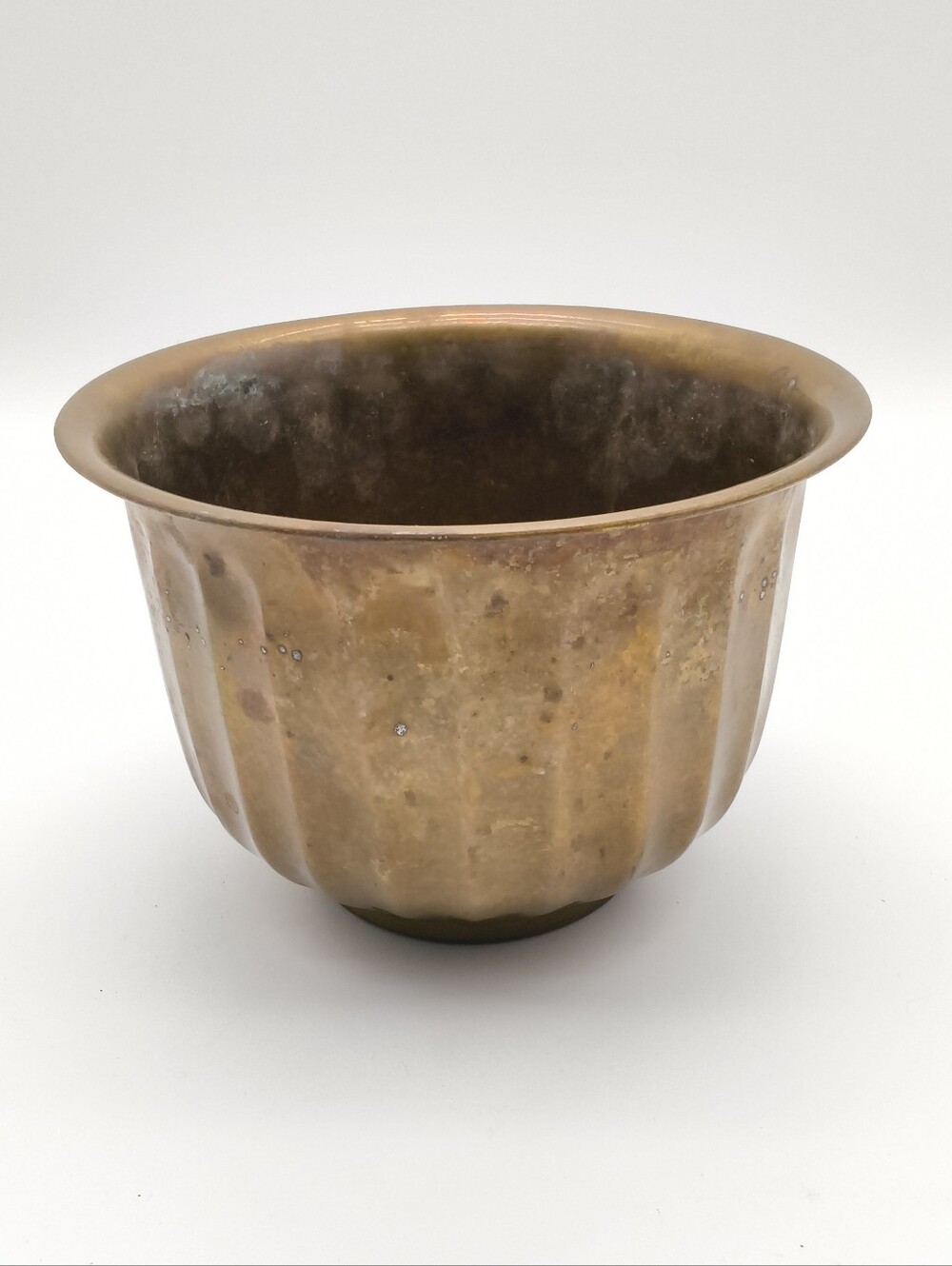 Vintage Brass Fluted Planter Pot – Mid-Century Ribbed Footed Cachepot